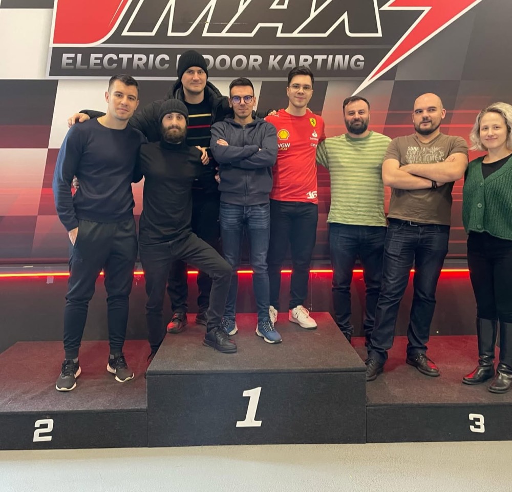 Membrii clubului la karting